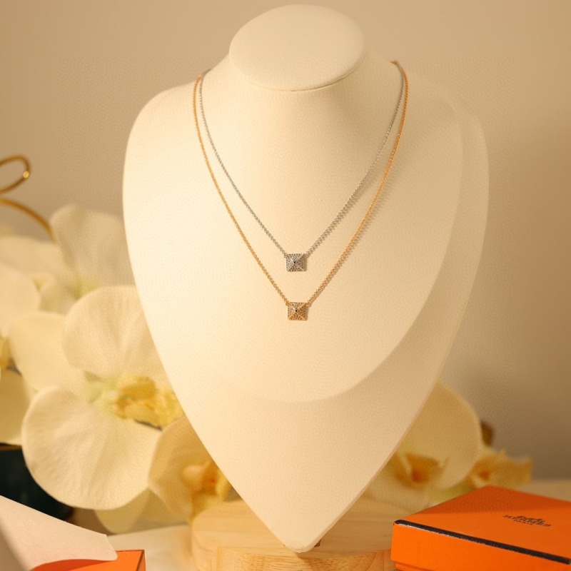 H**me5 necklaces